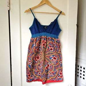 Floral summer dress with crochet detail (L)